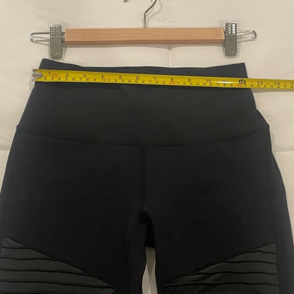 alo Moto Legging - Medium - Picture 8 of 10